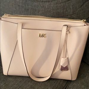 Michael Kors large pink handbag. Almost new!